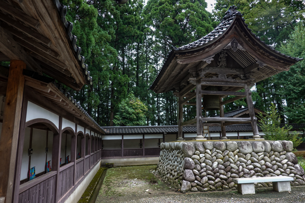 眼目山立山寺 回廊と鐘楼