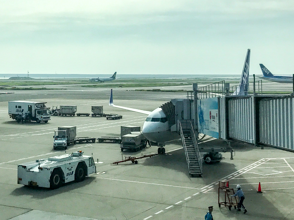 掘出し写真　富山第1便 B737＠東京国際空港