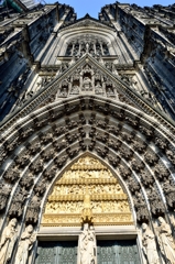 ドイツの旅　ケルン大聖堂　再度見上げて！