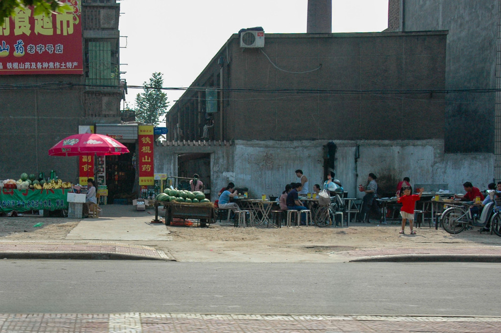 2006年中国の旅１　青空飲食街＠河南省 焦作