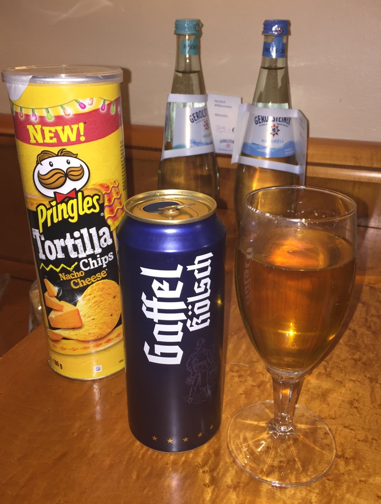 一人…ホテルの部屋で