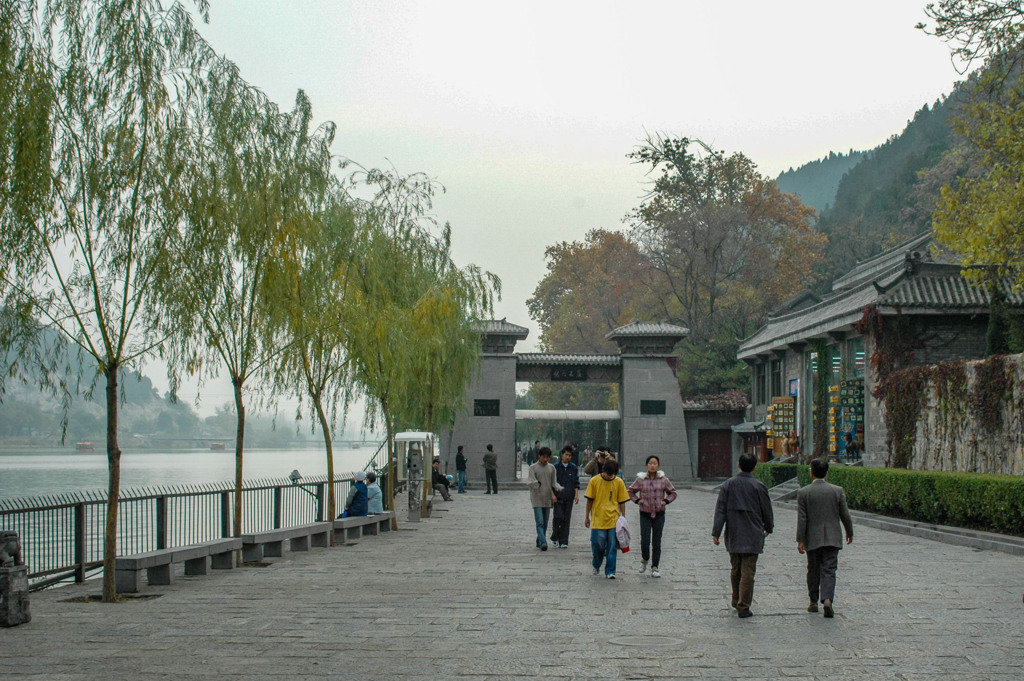 2004年中国の旅３　龍門石窟入場門＠河南省・洛陽