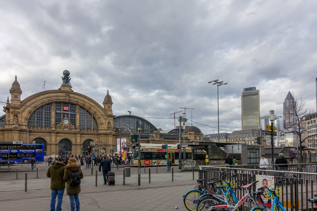 フランクフルト中央駅前