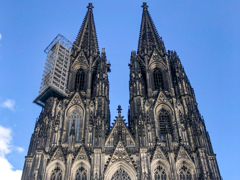 緻密な造形･･･ケルン大聖堂正面上部尖塔