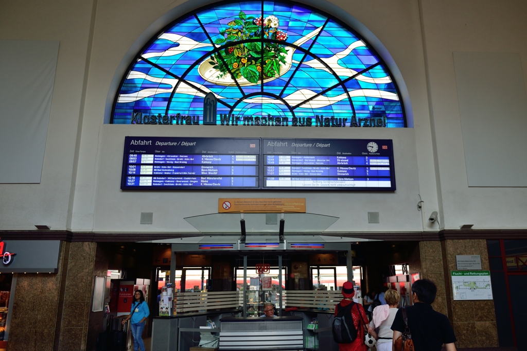 ドイツの旅　ボン中央駅　中央出入口
