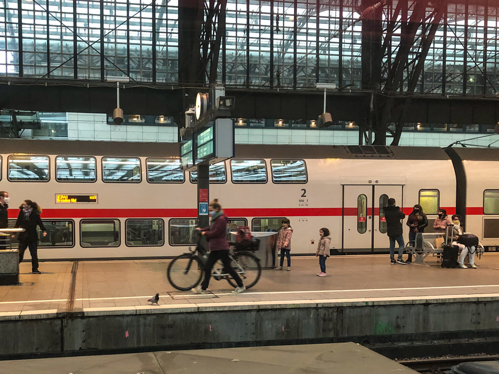 自転車のいるホーム風景＠ケルン中央駅