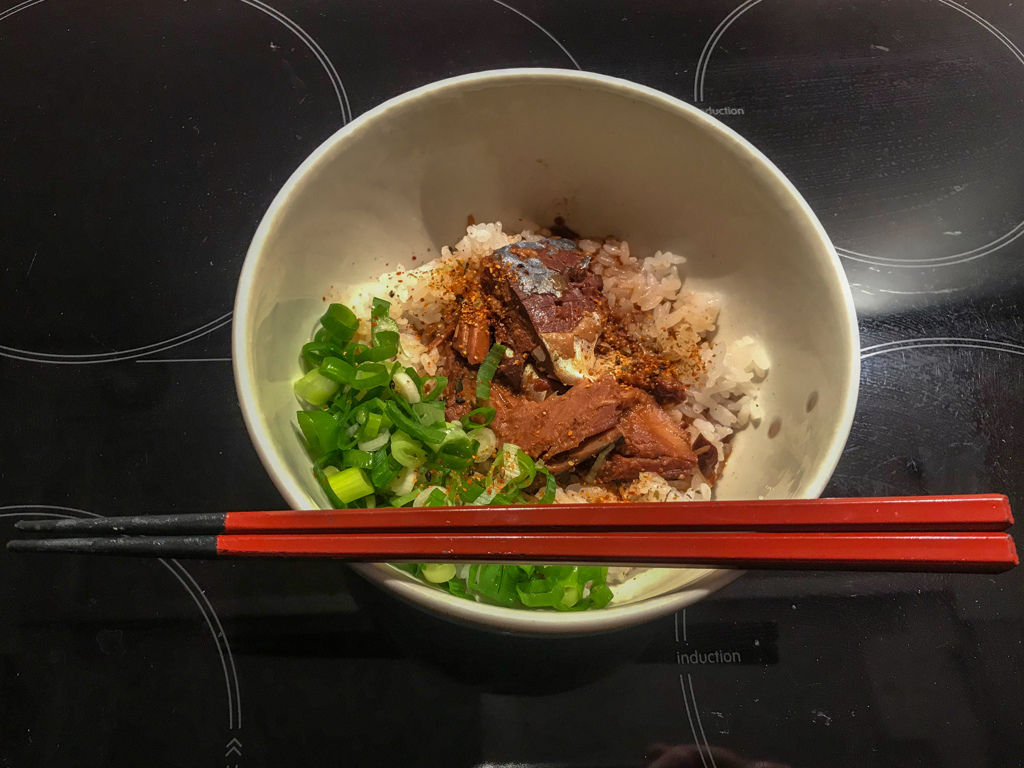 〆は鯖丼