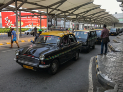 掘出し写真　タクシー乗り場風景＠インディラ・ガンディー国際空港