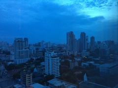 夜明け前 ブルーのバンコク