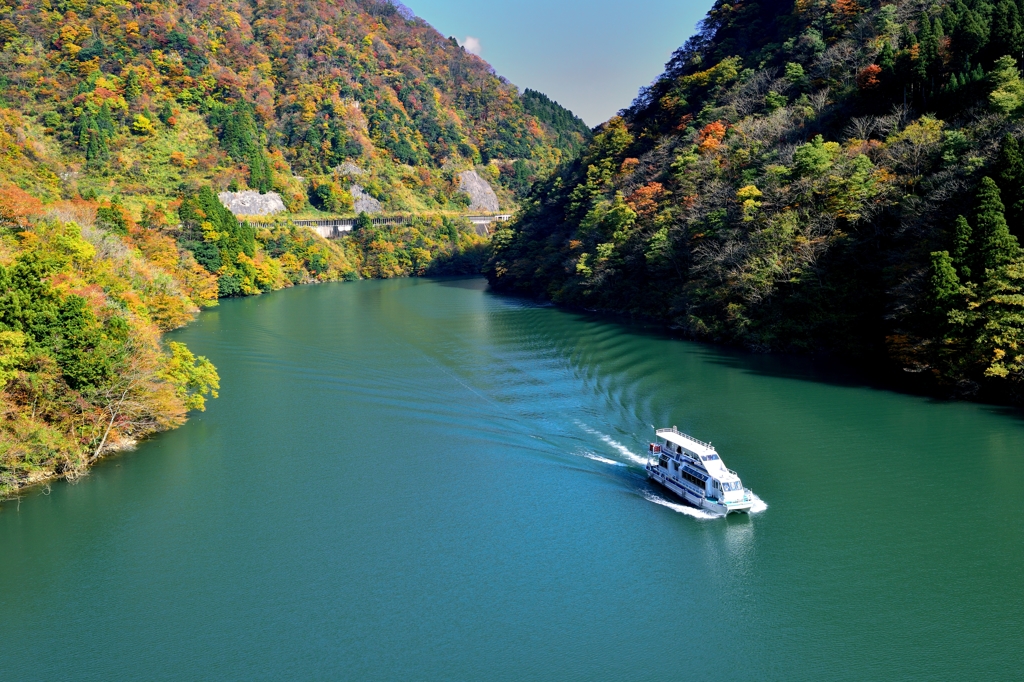 秋　庄川峡ショートクルーズ