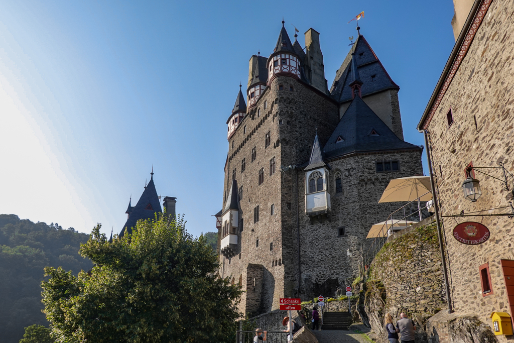 近づくと･･･