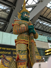 掘出し写真　「モック」？「ヤック」？＠タイ・スワンナプーム国際空港