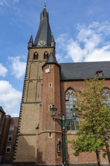“デュッセルドルフの斜塔” 聖ランベルトゥス教会