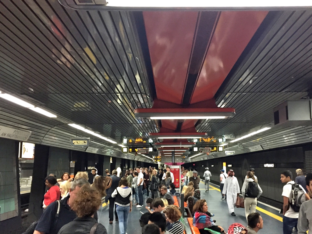 DE＆BEの旅　地下鉄ボン中央駅