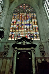 フランダースの旅　聖ロンバウツ大聖堂　ステンドグラスの美