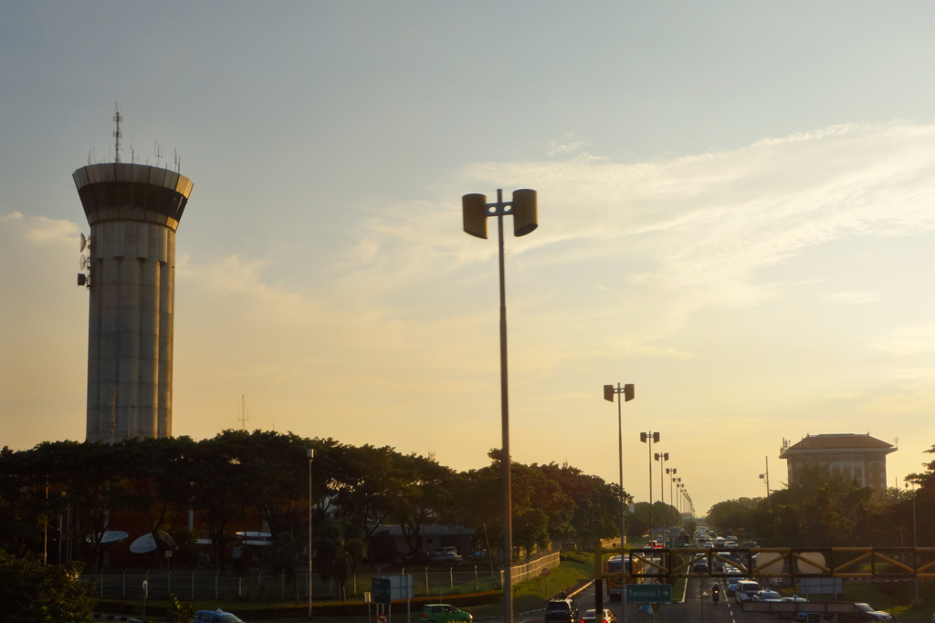 インドネシアの旅　スカルノ・ハッタ国際空港の黄昏