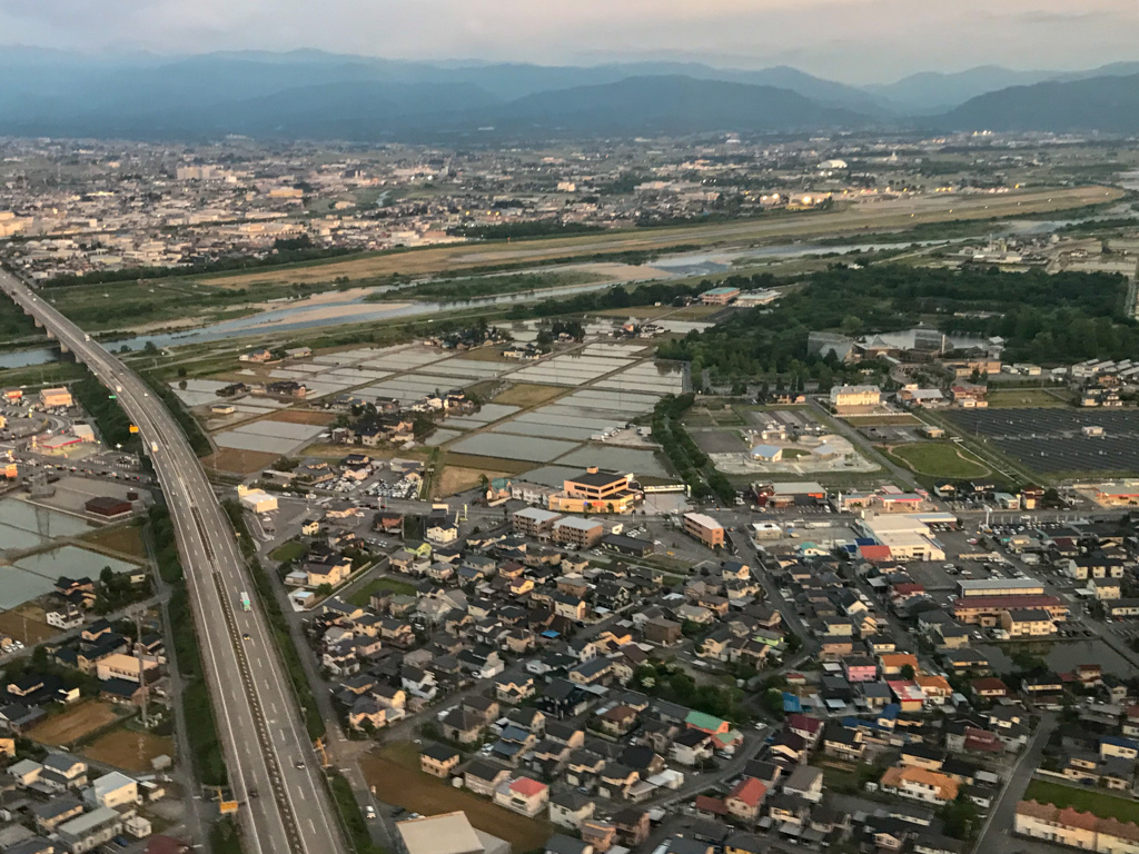 富山空港侵入方向変更！