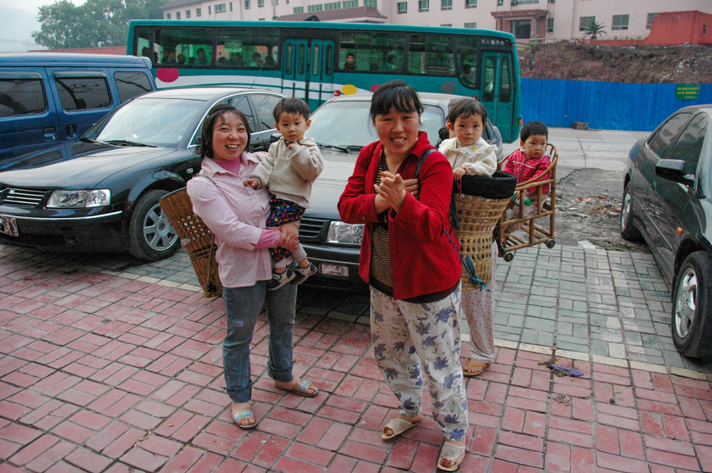 2006年中国の旅１　人懐っこい奥様方(^.^)＠重慶