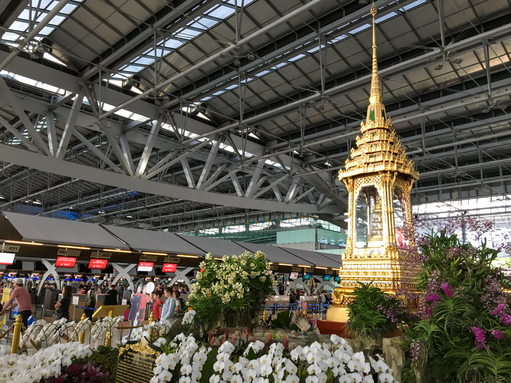 掘出し写真　出発・チェックインカウンター階＠タイ・スワンナプーム国際空港