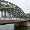 ホーエンツォレルン橋を渡るIC2＠ケルン