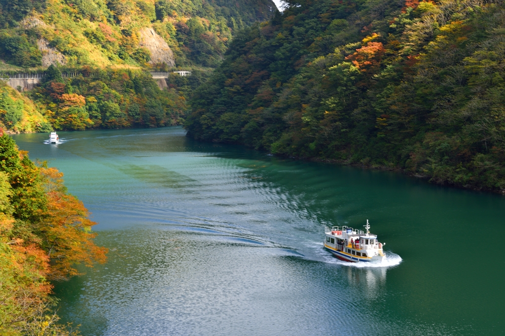 染まり始める庄川峡を楽しんで♪