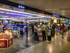 掘出し写真　入国後にも免税店がずらり＠インディラ・ガンディー国際空港