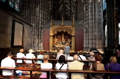 ドイツの旅　ケルン大聖堂　祈り