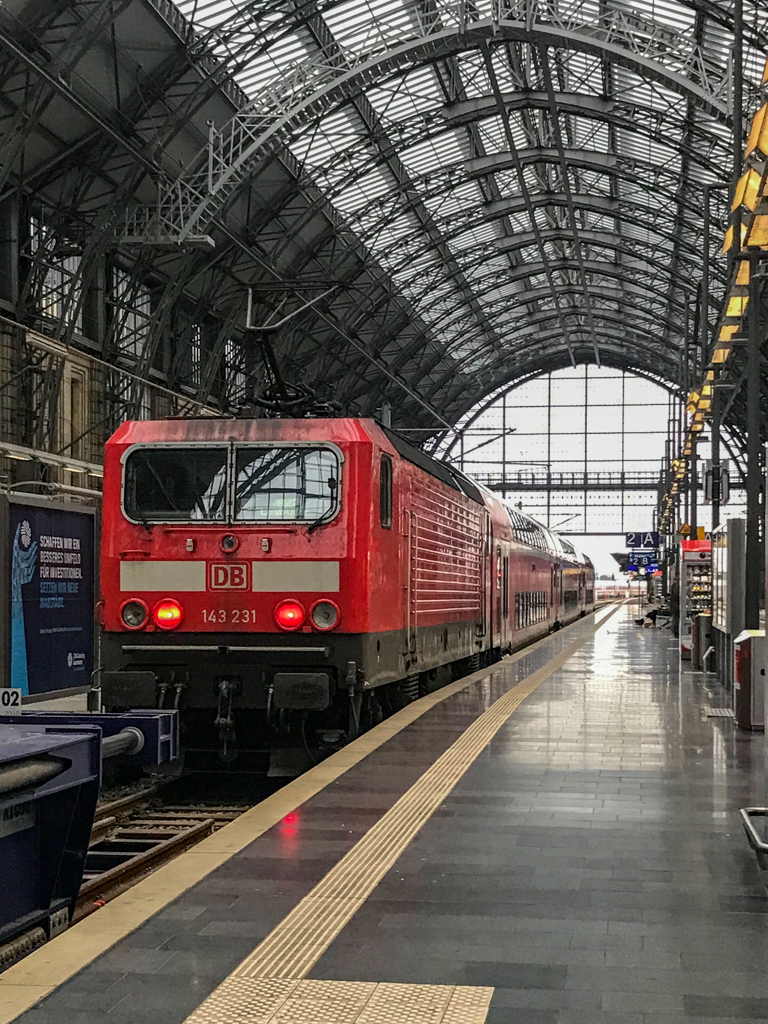 旧東ドイツ国鉄旅客用電気機関車143型 ＠フランクフルト中央駅