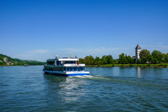 ライン川と船と･･･青空