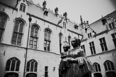 フランダースの旅　母子像　メヘレン市庁舎中庭