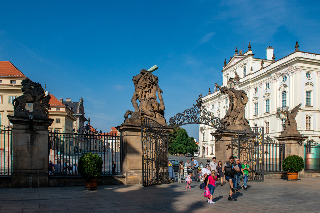 プラハ城正面門