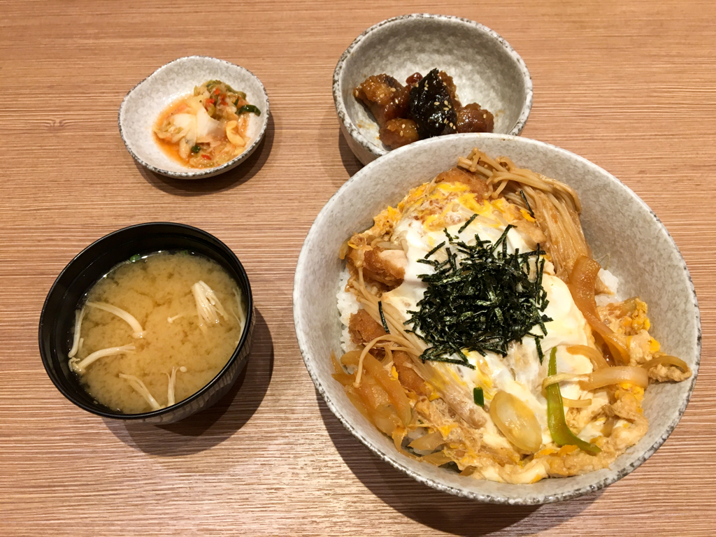 掘出し写真　お昼ご飯は…カツ丼♪＠タイ・サムットプラーカーン