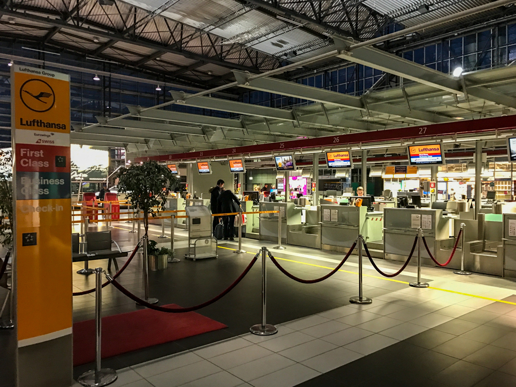 掘出し写真　ドレスデン空港チェックインカウンター