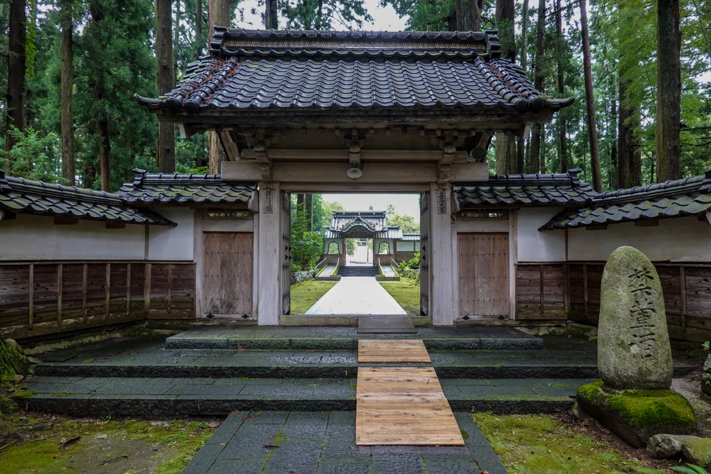 眼目山立山寺 三門と中雀門