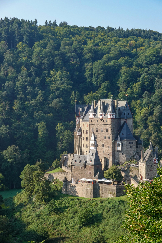 朝陽に浮かび上がる三大美城 エルツ城 Burg Eltz