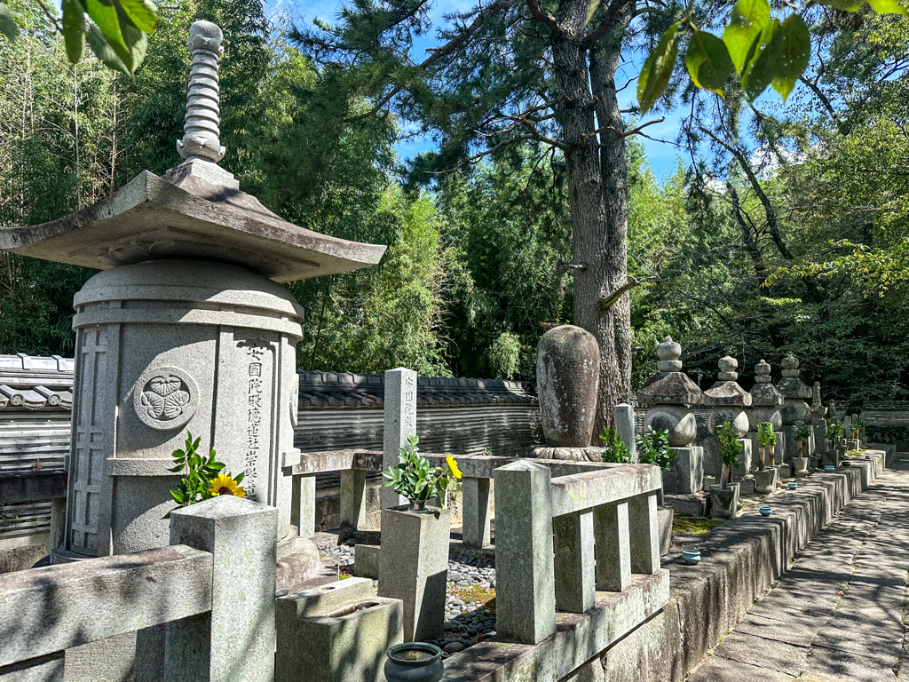 松平八代墓＋家康の墓＠岡崎・大樹寺