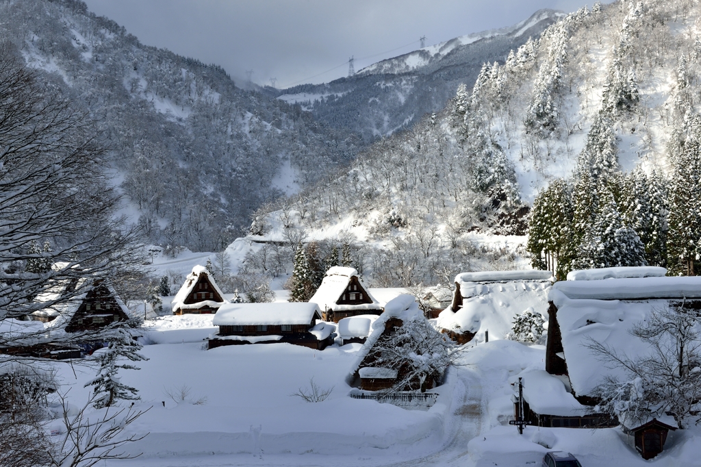 五箇山・菅沼　輝く雪里