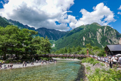 夏の上高地　河童橋下で合流
