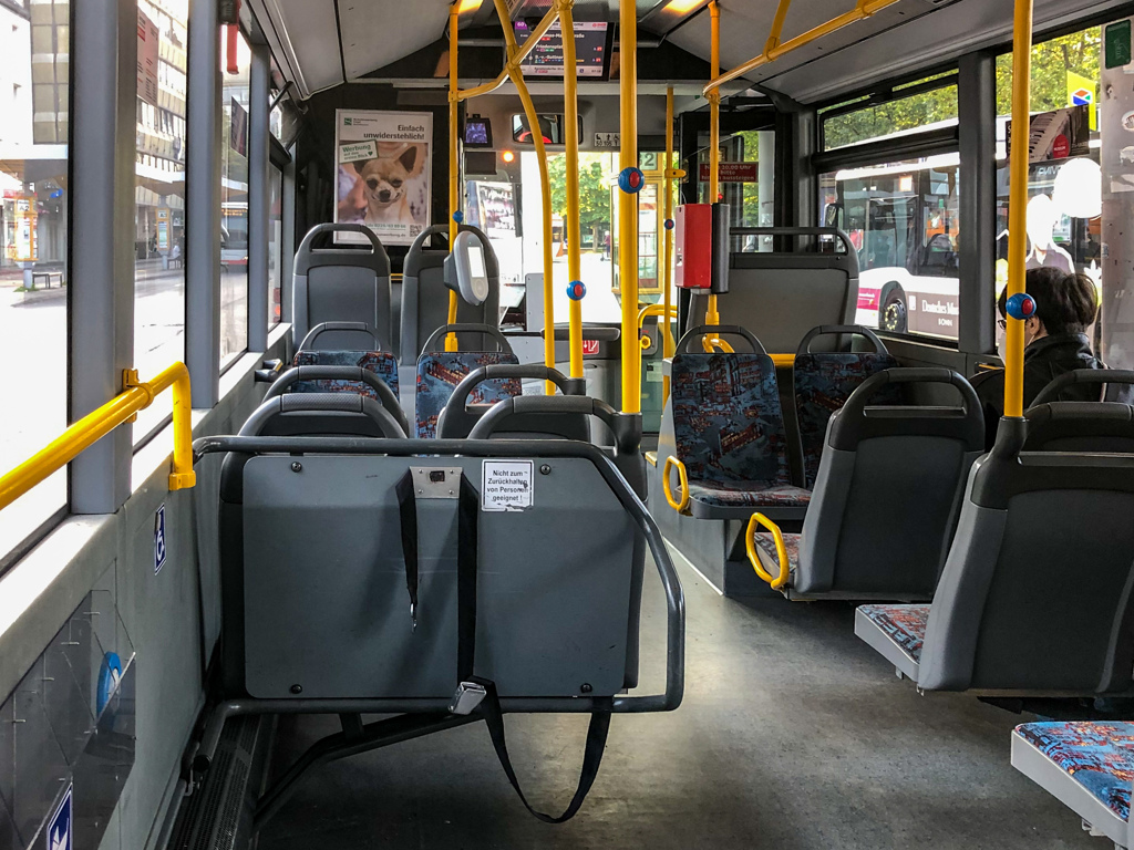 ボン雑景 いつもの通勤バス乗車