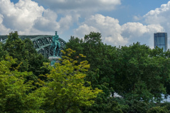 皇帝ヴィルヘルム2世騎馬像とホーエンツォレルン橋