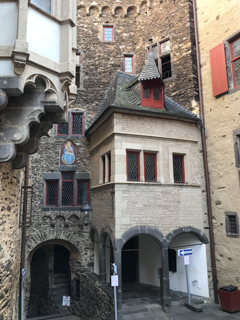 三家の玄関 リューベナッハ家 Familie Rübenach