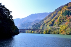 紅秋　庄川峡船の旅５