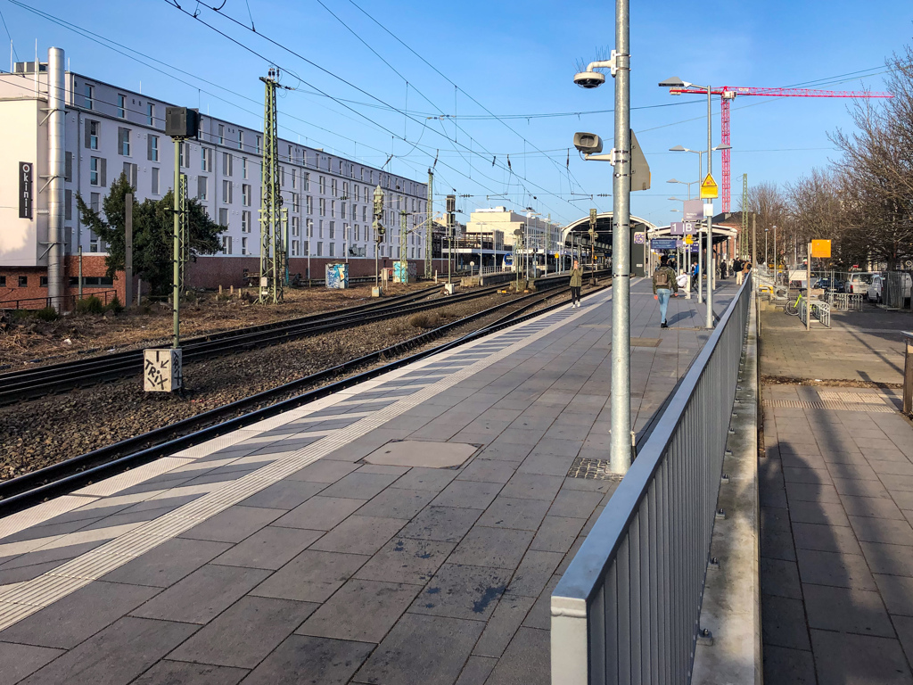 DUS(デュッセルドルフ)散策へ ボン中央駅1番ホーム