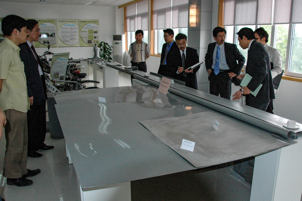 2006年中国の旅１　展示場視察＠重慶大学