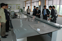 2006年中国の旅１　展示場視察＠重慶大学