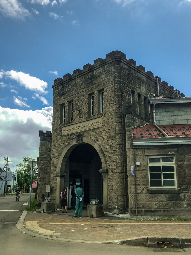 北海道旅行　ニッカウヰスキー余市蒸留所正門