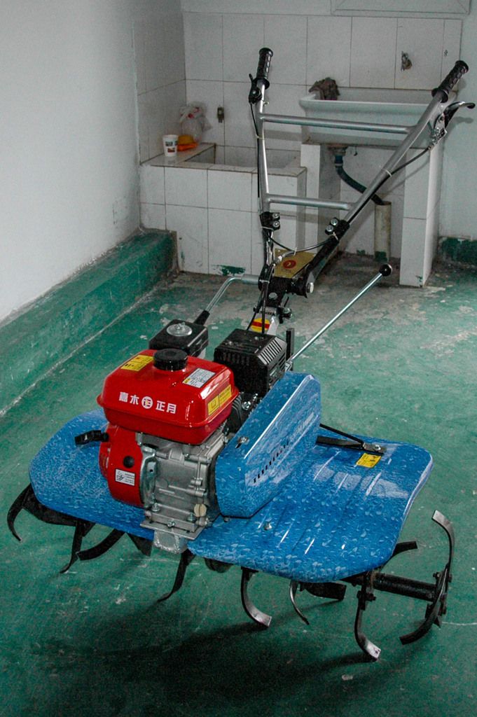 2006年中国の旅１　小型耕運機＠重慶大学