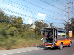 タイ訪問記　田舎の乗り合いバス