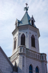 北海道旅行　鐘楼と尖塔・カトリック元町教会＠函館