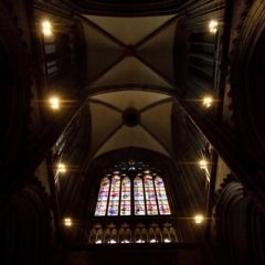 ドイツの旅　ケルン大聖堂　天高く萌ゆる色彩
